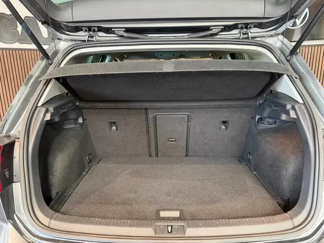 Volkswagen Golf view 20