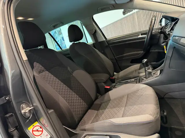 Volkswagen Golf view 9