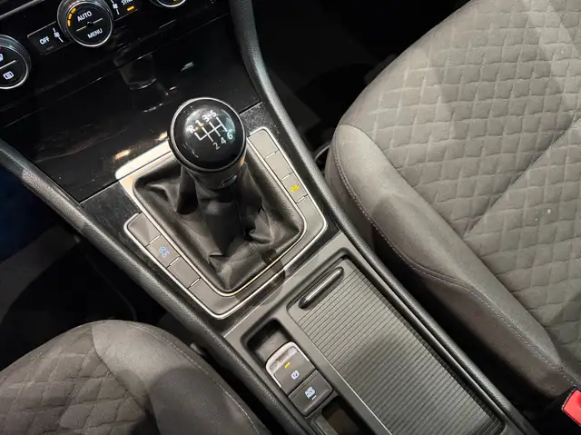 Volkswagen Golf view 17