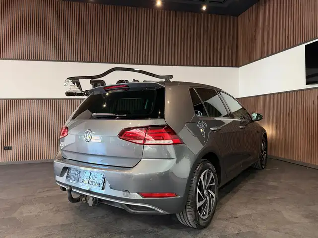 Volkswagen Golf view 6