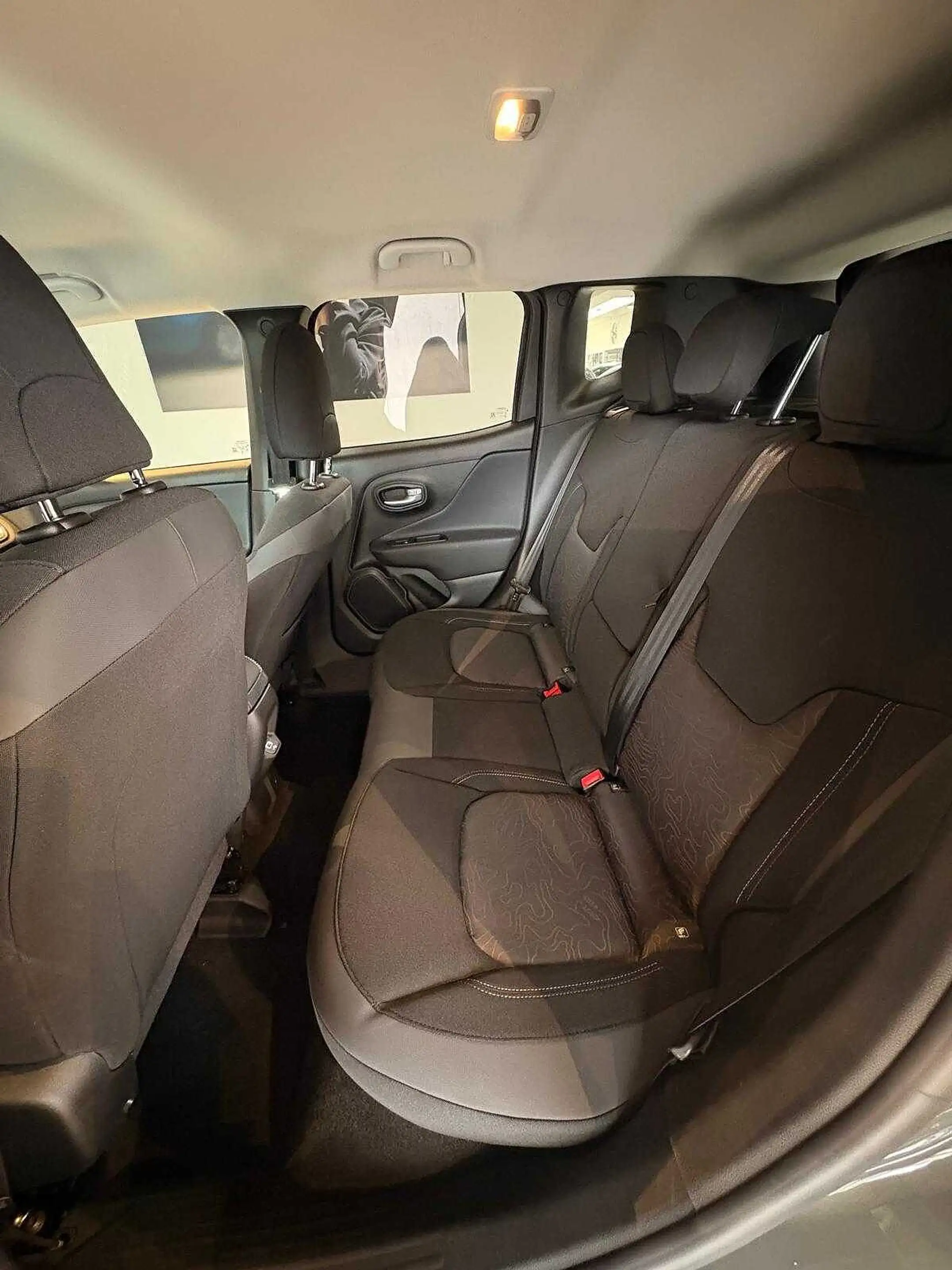 Jeep Renegade PHEV UPLAND 240PK 4XE — photo 6