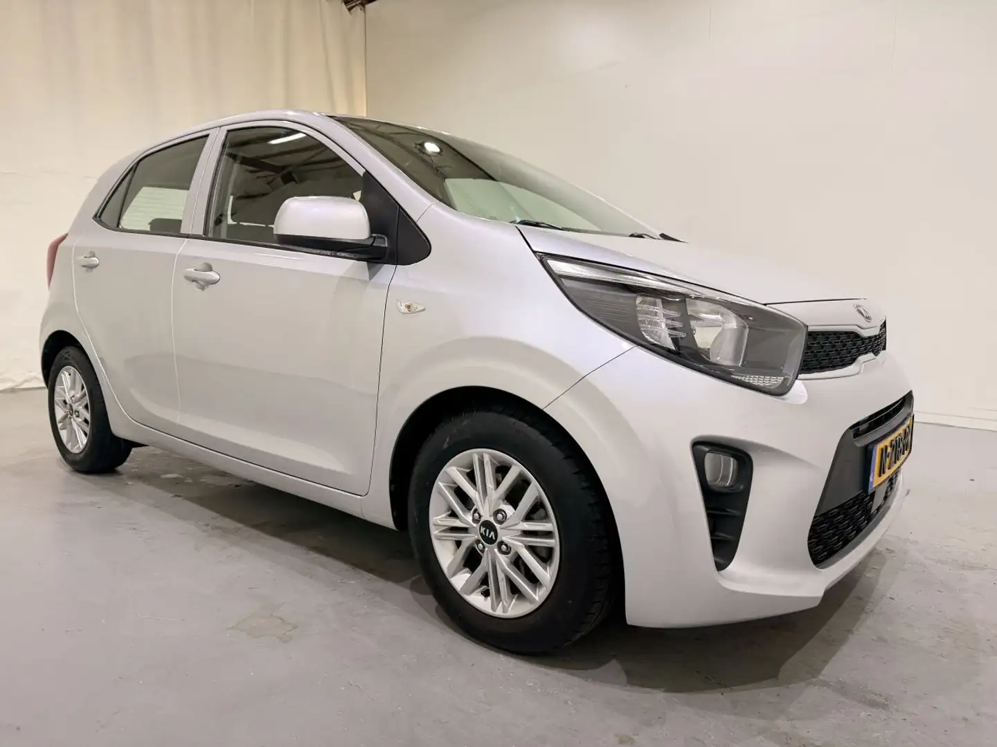 Kia Picanto 1.0 DynamicLine Airco Grau - 1