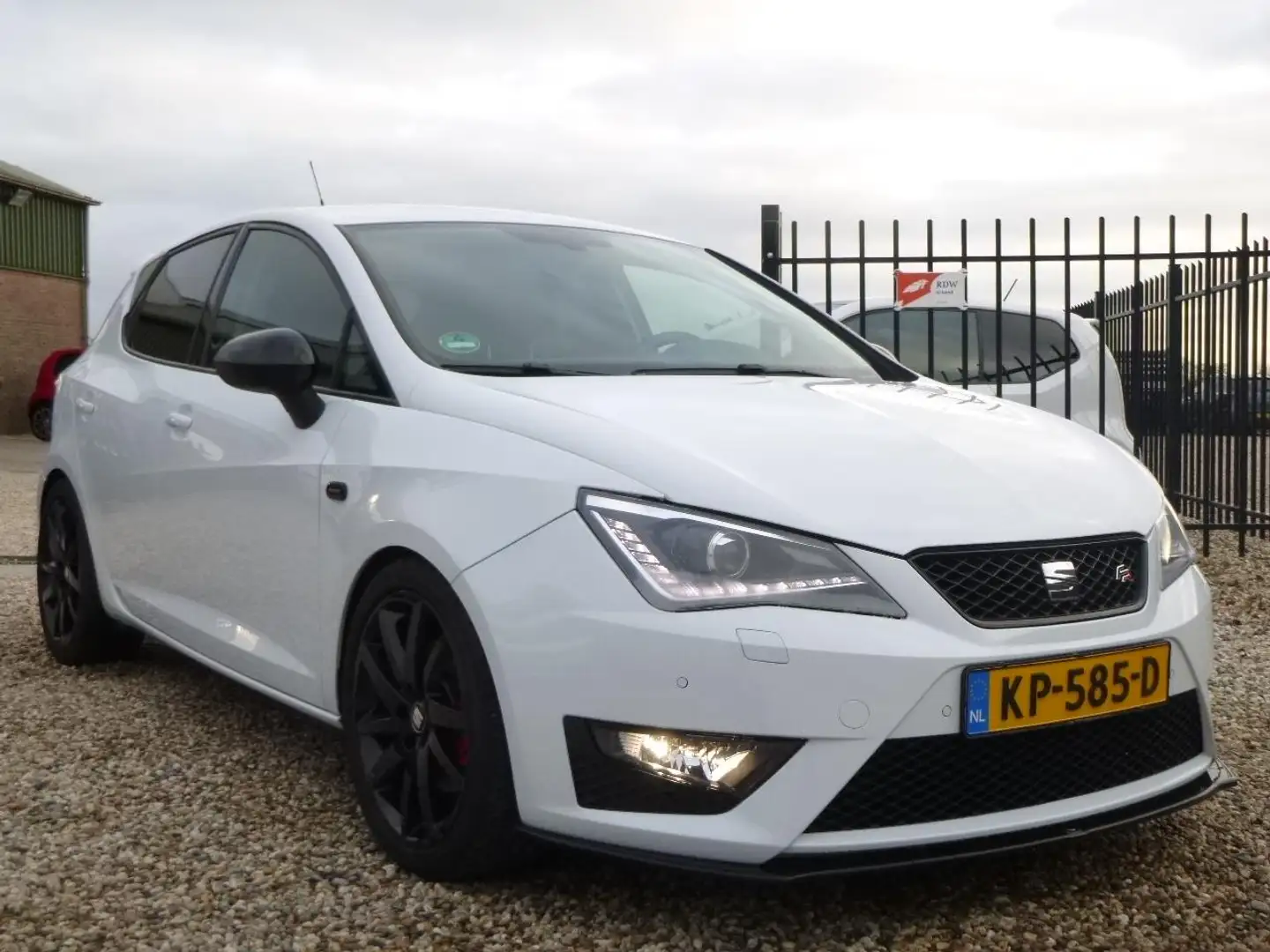 SEAT Ibiza 1.0 EcoTSI FR Connect sportuitlaat schroefset Blanc - 2