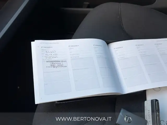 Volvo XC60 view 16