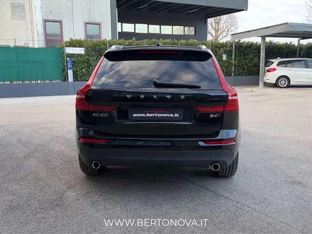 Volvo XC60 view 5