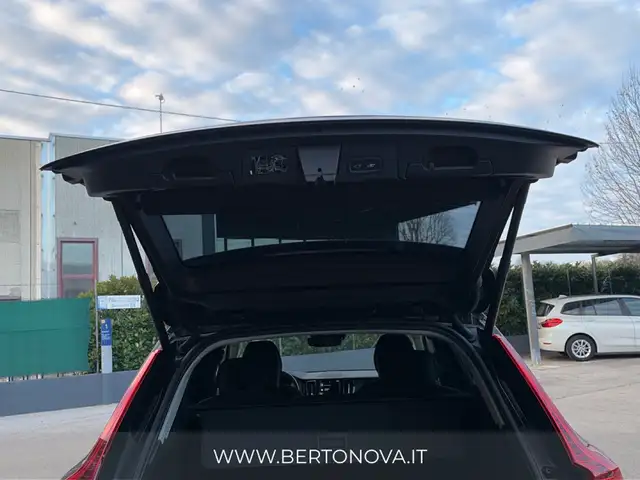 Volvo XC60 view 8