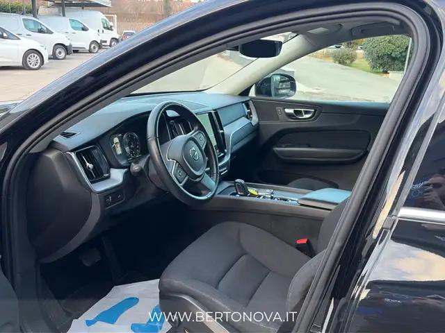 Volvo XC60 view 11