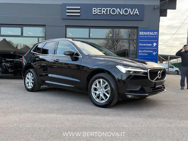 Volvo XC60 view 3