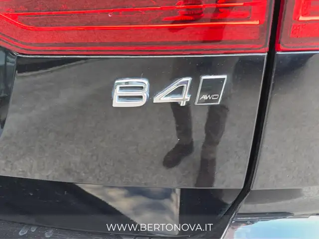 Volvo XC60 view 7