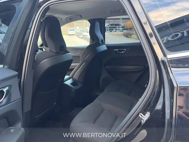 Volvo XC60 view 10