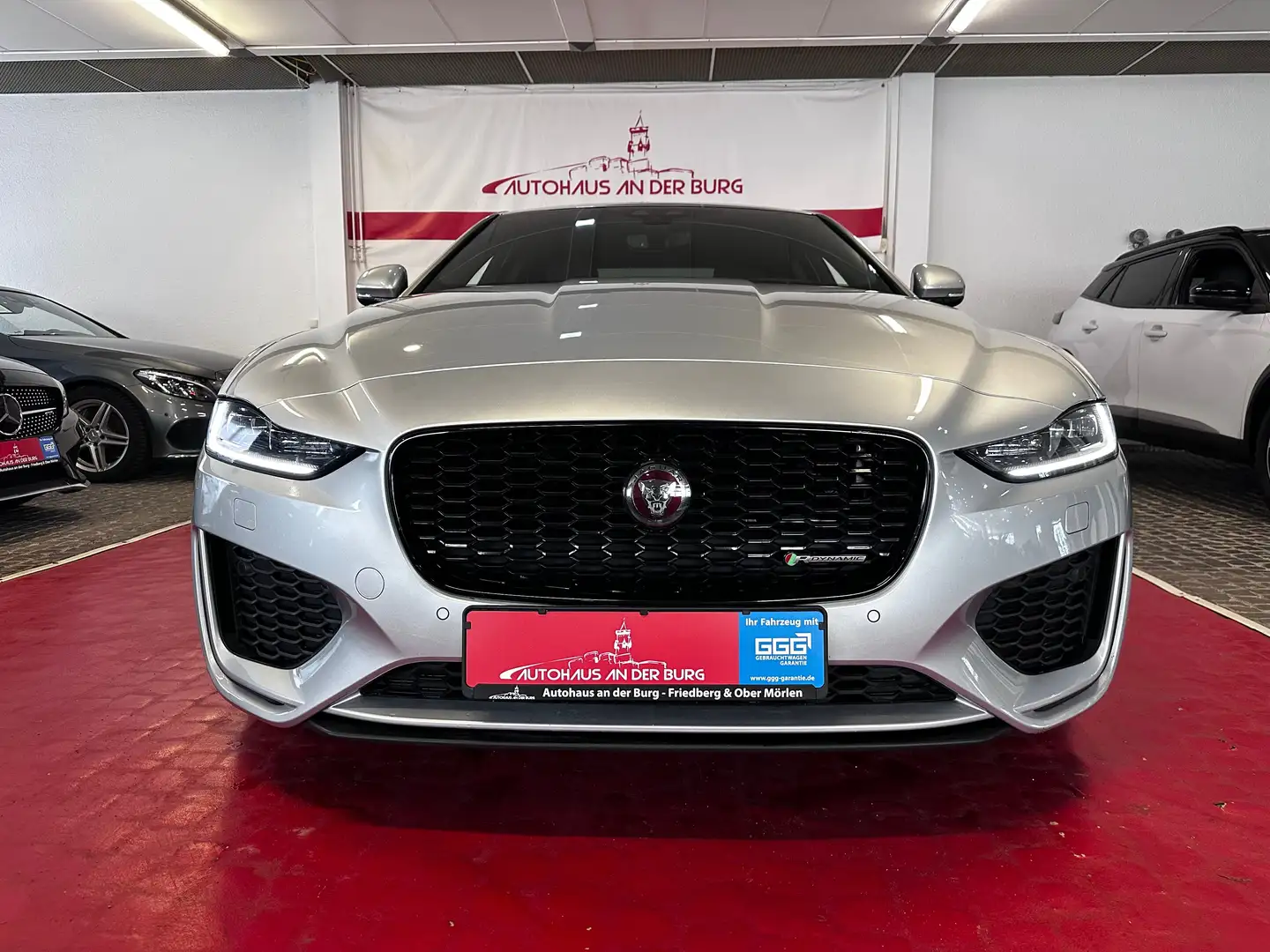 Jaguar XE R-Dynamic S AWD *2. Hd. + SHgpfl. + Apple/Android Silber - 2