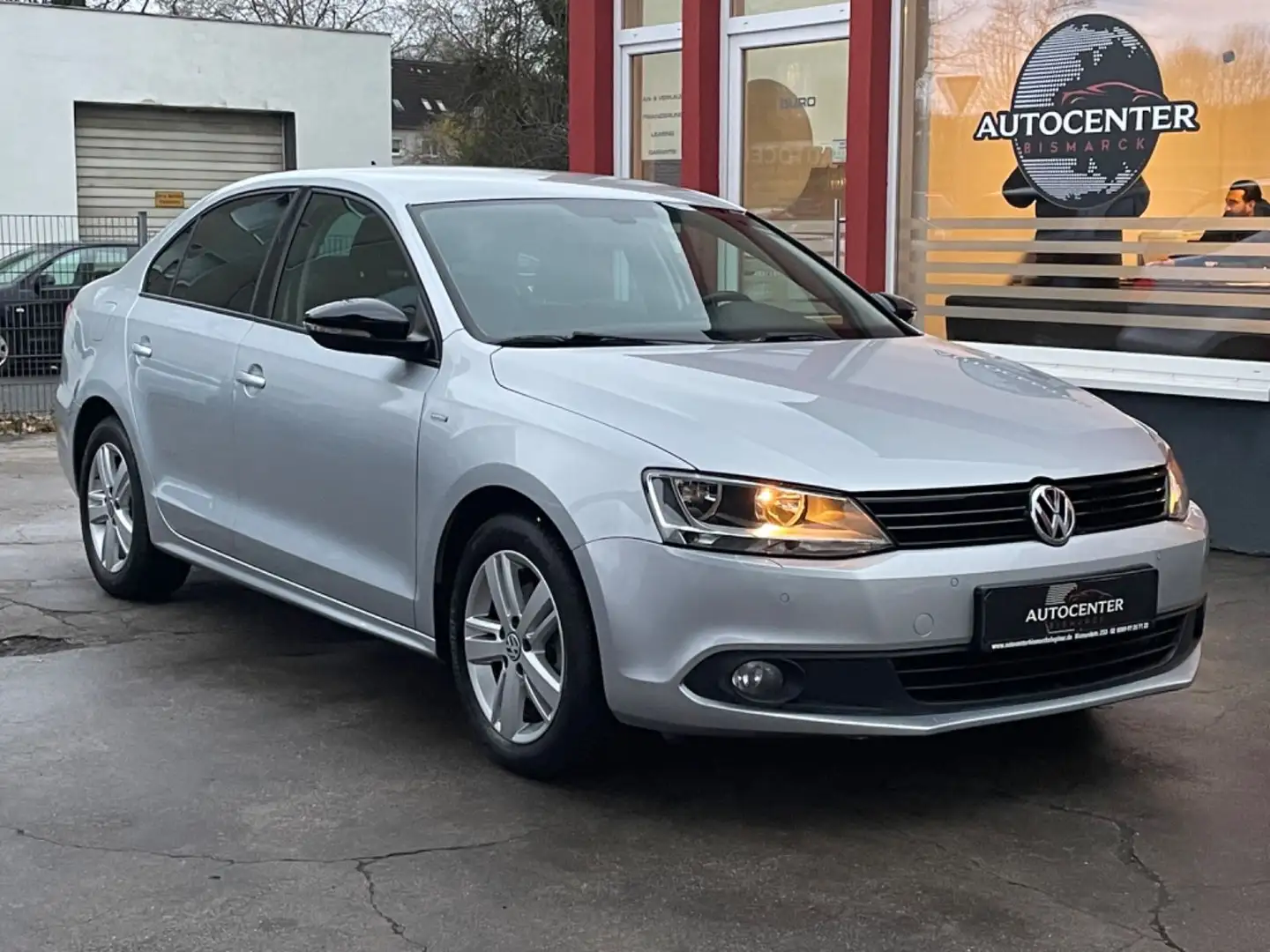 Volkswagen Jetta VI Match Silber - 2