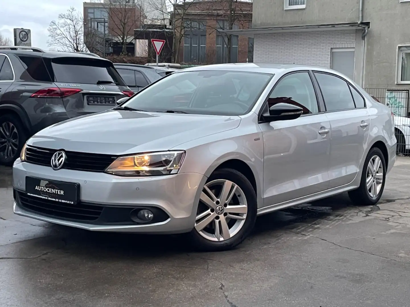 Volkswagen Jetta VI Match Silber - 1