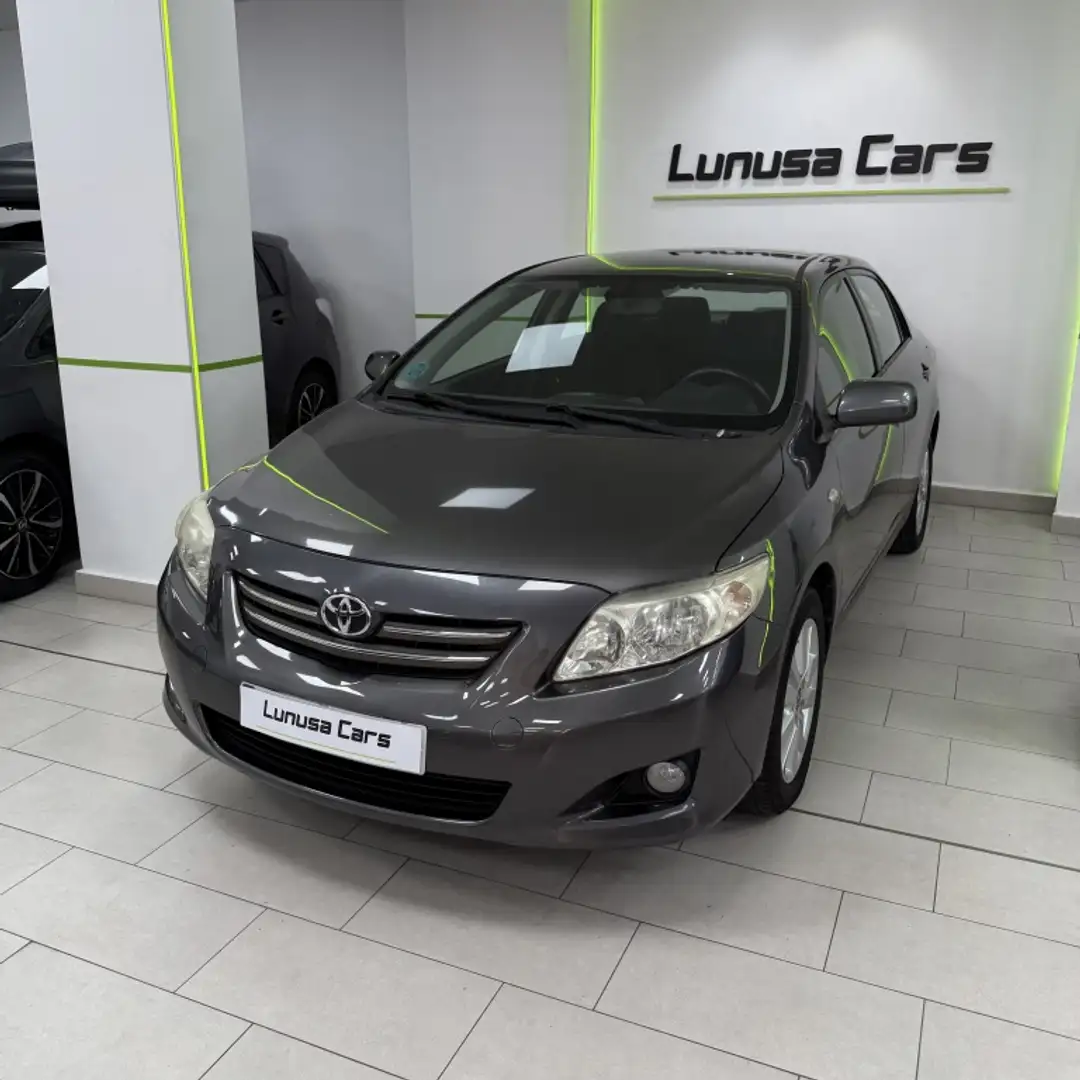 Toyota Corolla Sedán 1.6 VVT-i Sol Gris - 1