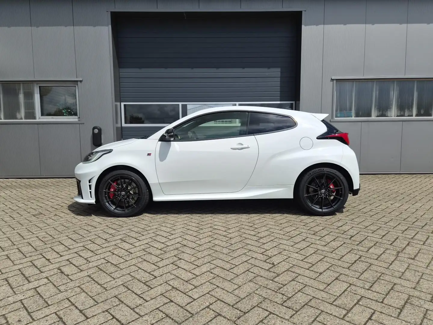 Toyota Yaris GR 1.6 Turbo 280PS Automatik 4x4 High Performan... Weiß - 2