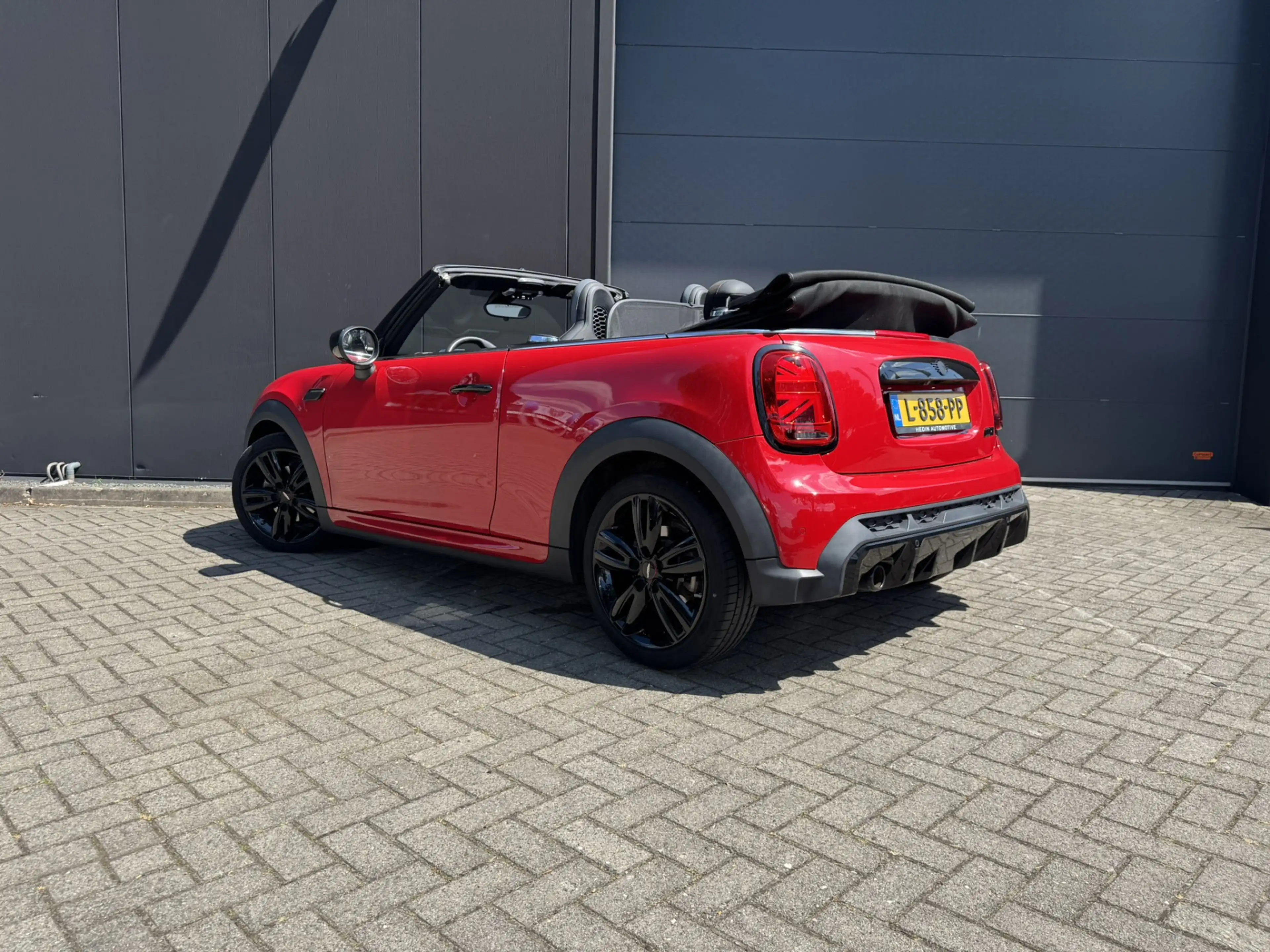 MINI John Cooper Works Cabrio 1.5 Cooper | 17" LM JCW Track Spoke zwart |  Adapt — photo 9