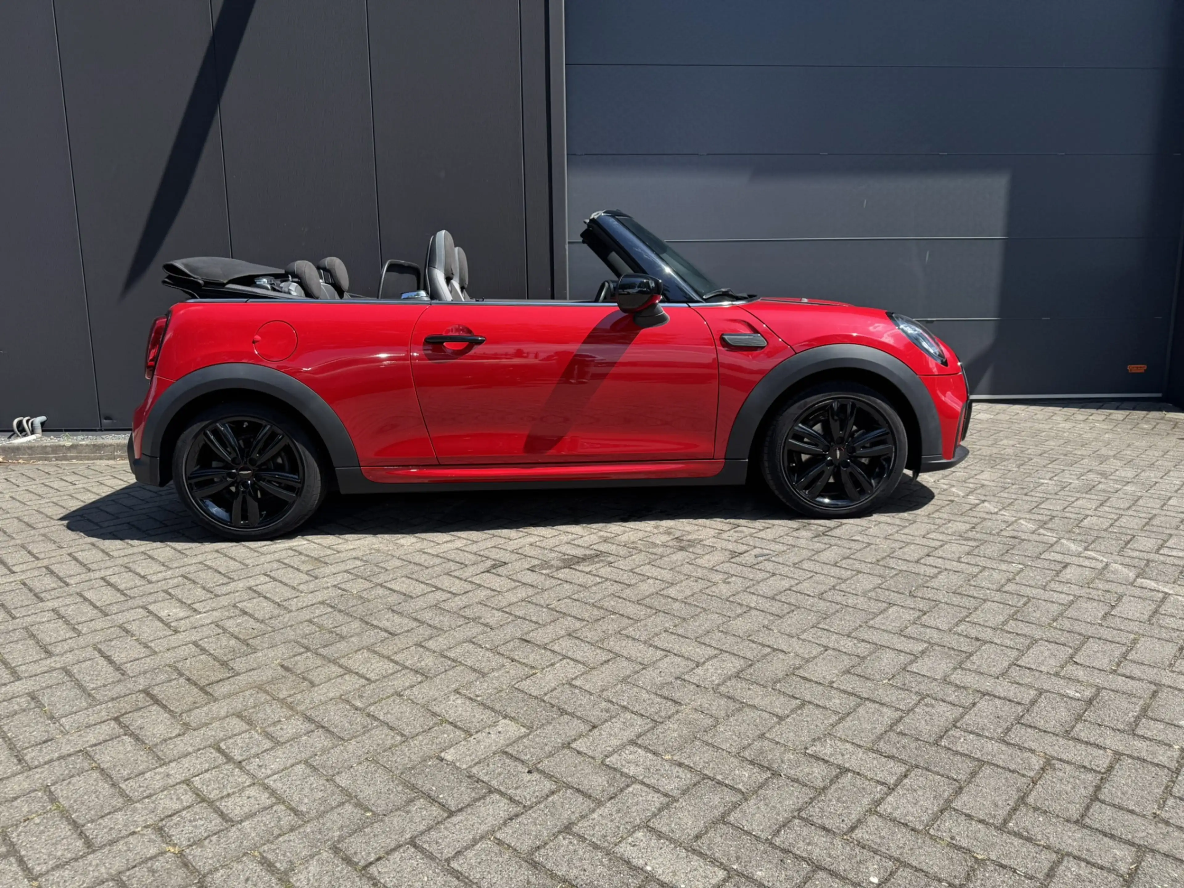 MINI John Cooper Works Cabrio 1.5 Cooper | 17" LM JCW Track Spoke zwart |  Adapt — photo 8