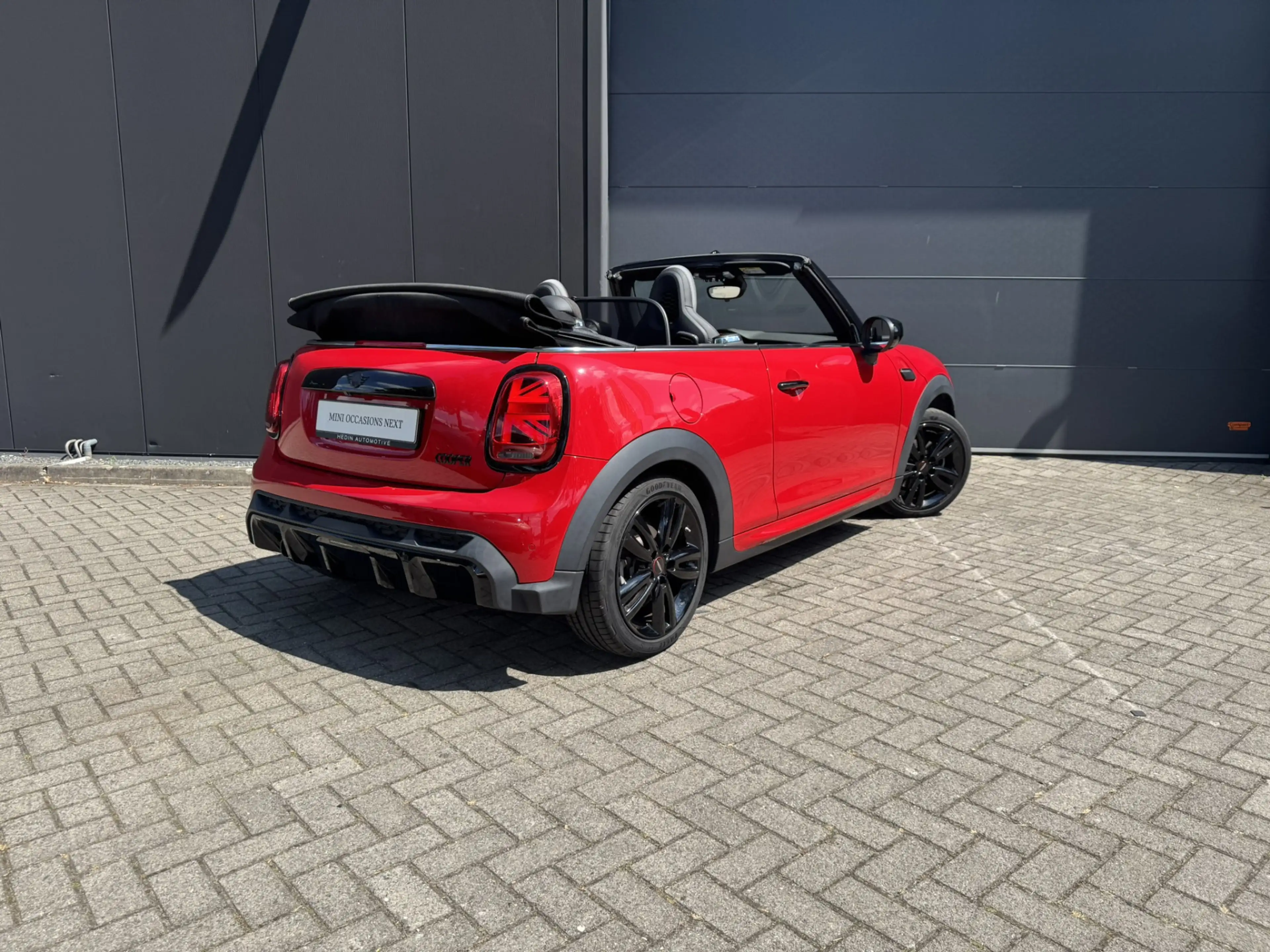 MINI John Cooper Works Cabrio 1.5 Cooper | 17" LM JCW Track Spoke zwart |  Adapt — photo 2