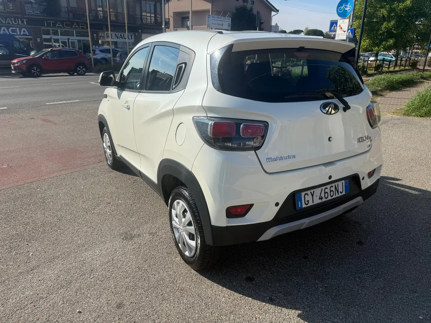 Mahindra KUV100 KUV100 1.2 K6 Weiß - 2