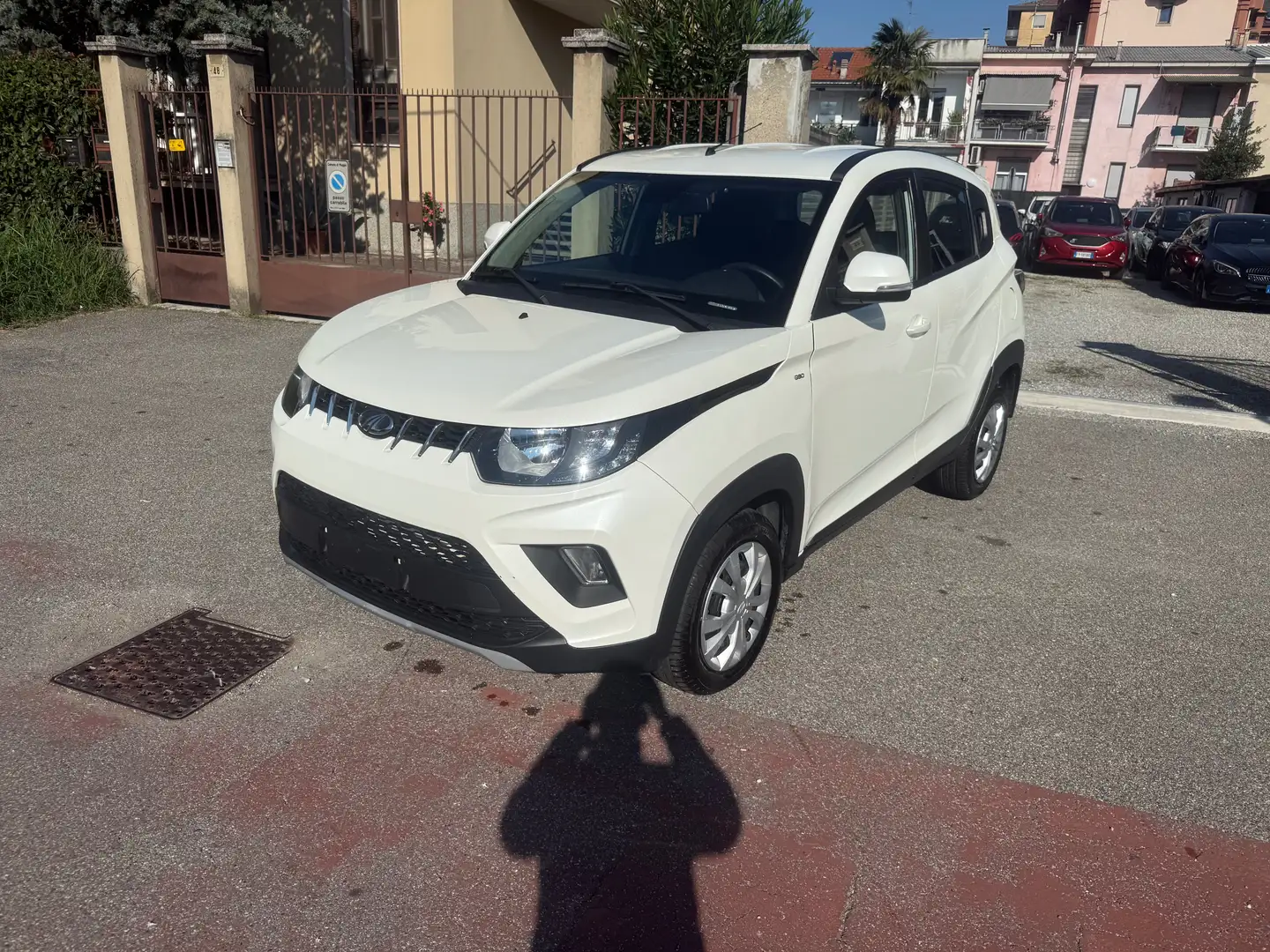 Mahindra KUV100 KUV100 1.2 K6 Weiß - 1