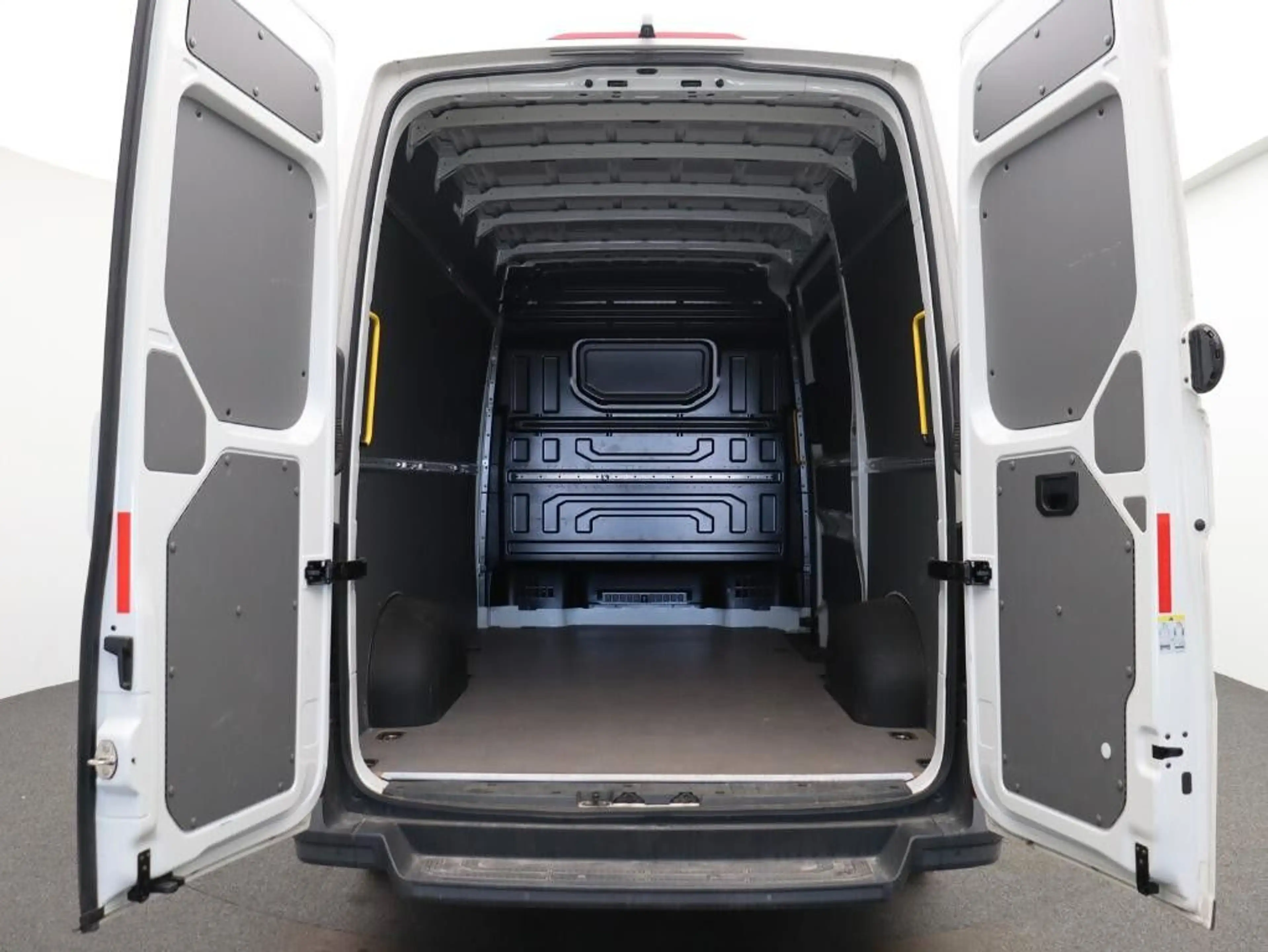 Volkswagen Crafter Kasten 35 MR Hochdach FWD Klimaanl. RFK — photo 10