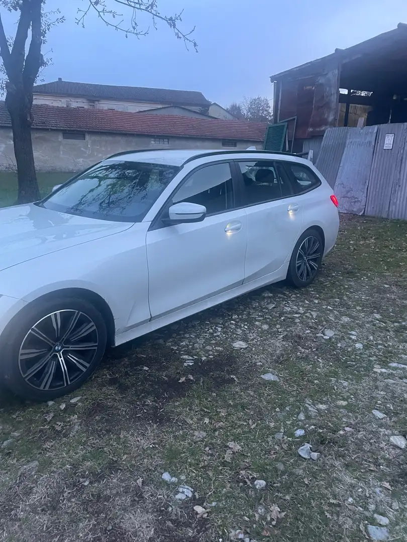 BMW 320 320d Touring auto Bianco - 2