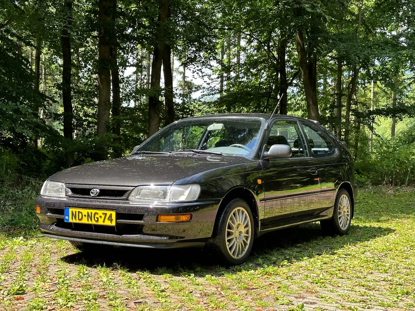 Toyota Corolla 1.6 GTSI 1995 Nieuwstaat Zwart - 1