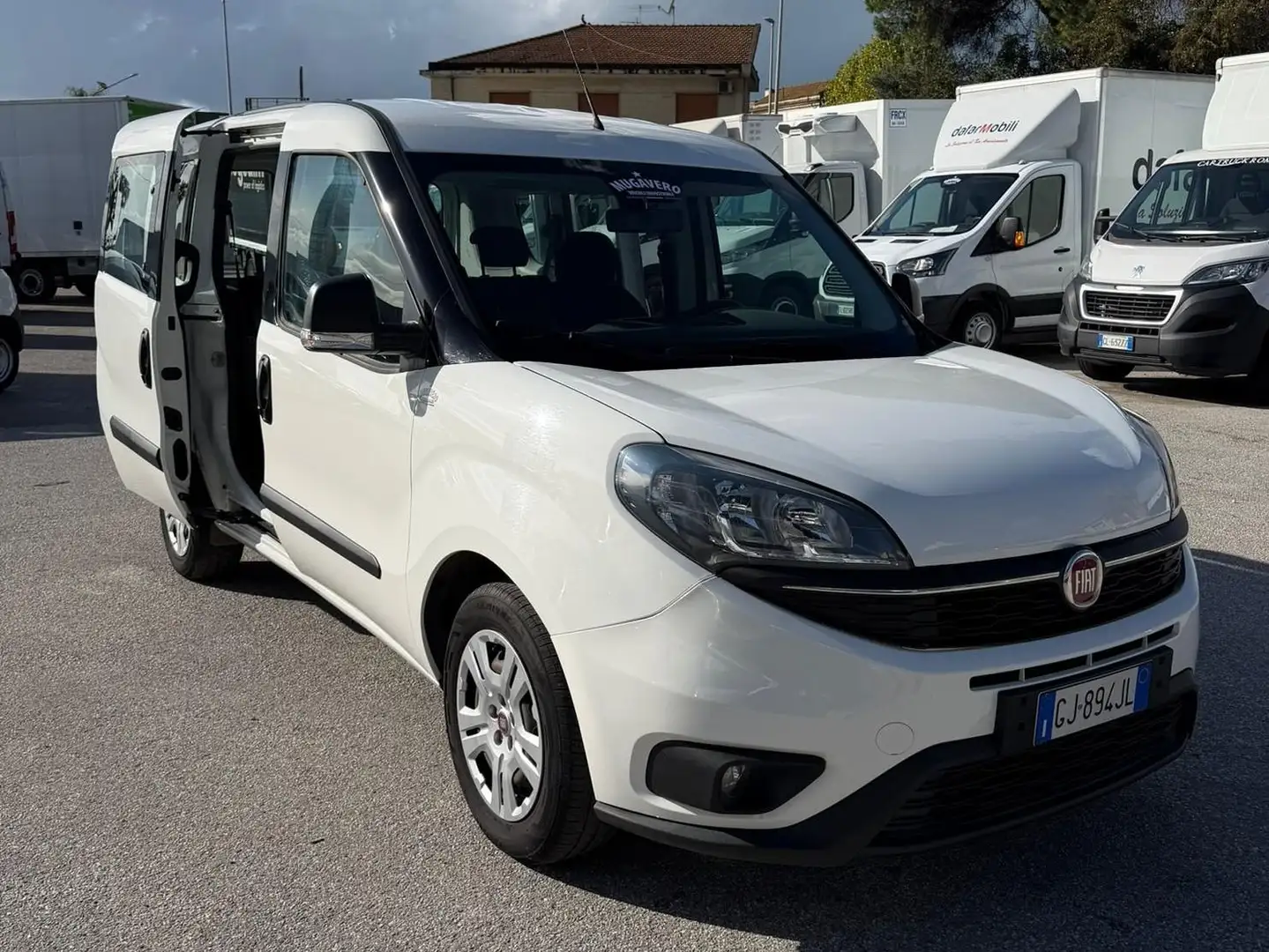 Fiat Doblo 1.6mjt 90cv AUTOCARRO 5 POSTI Anno 2022 Blanco - 1