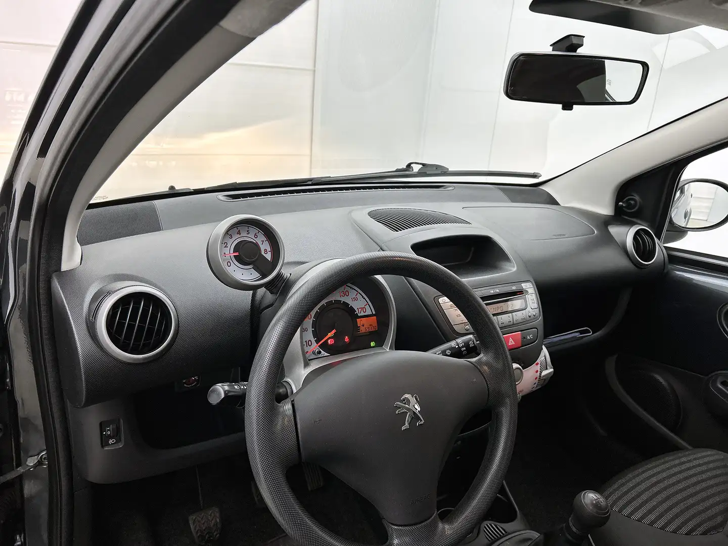 Peugeot 107 1.0 Active Airco Grau - 2