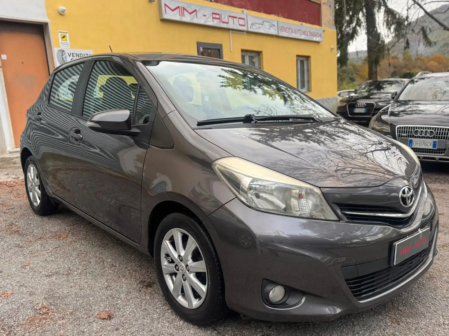 Toyota Yaris Yaris 5p 1.0 Lounge 54M.KM!!! GARANZIA 1 ANNO Gris - 1