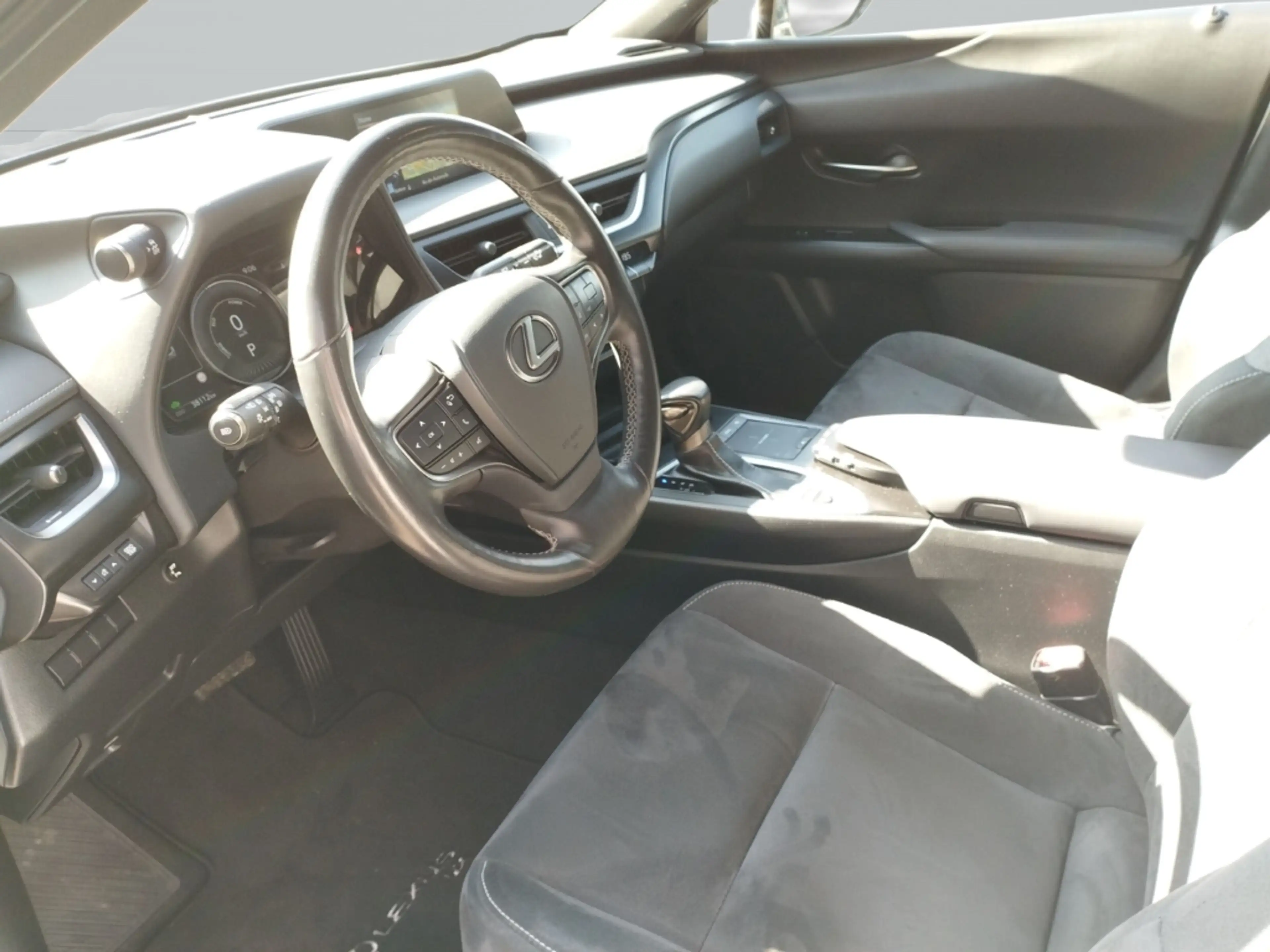 Lexus UX 250h Executive LED+SITZHZG.+KAMERA+TEMPOMAT+ Dyn. Kurve — photo 14