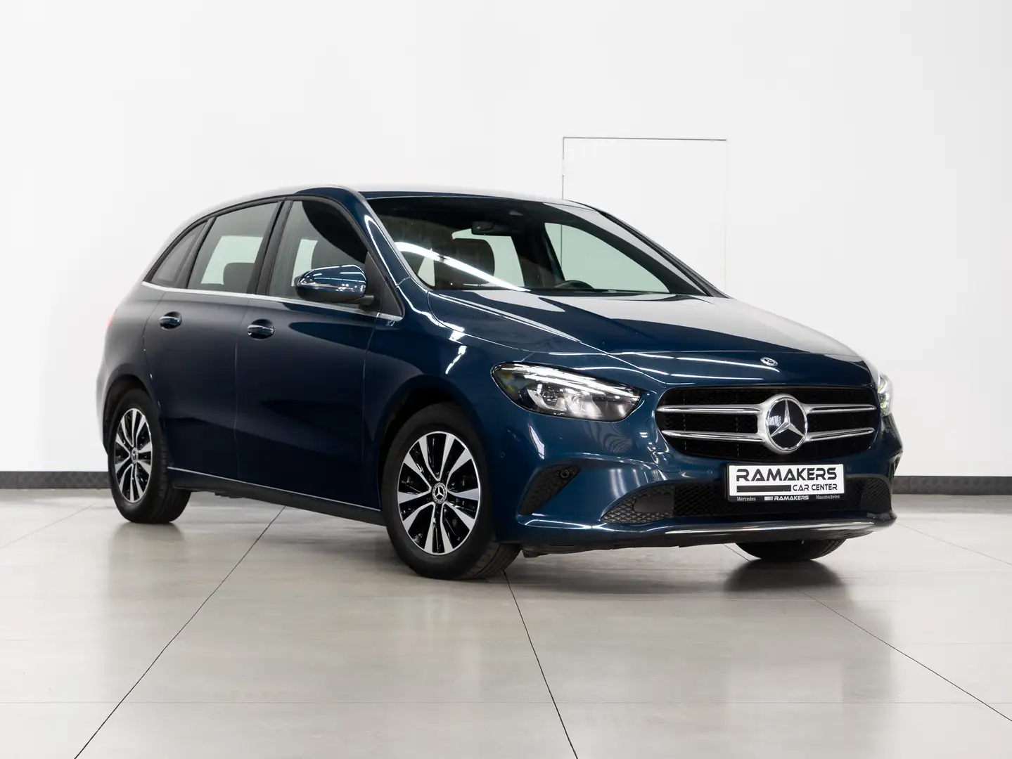 Mercedes-Benz B 180 d Style-line LED Camera Elektr.koffer MBUX Navi Blauw - 2