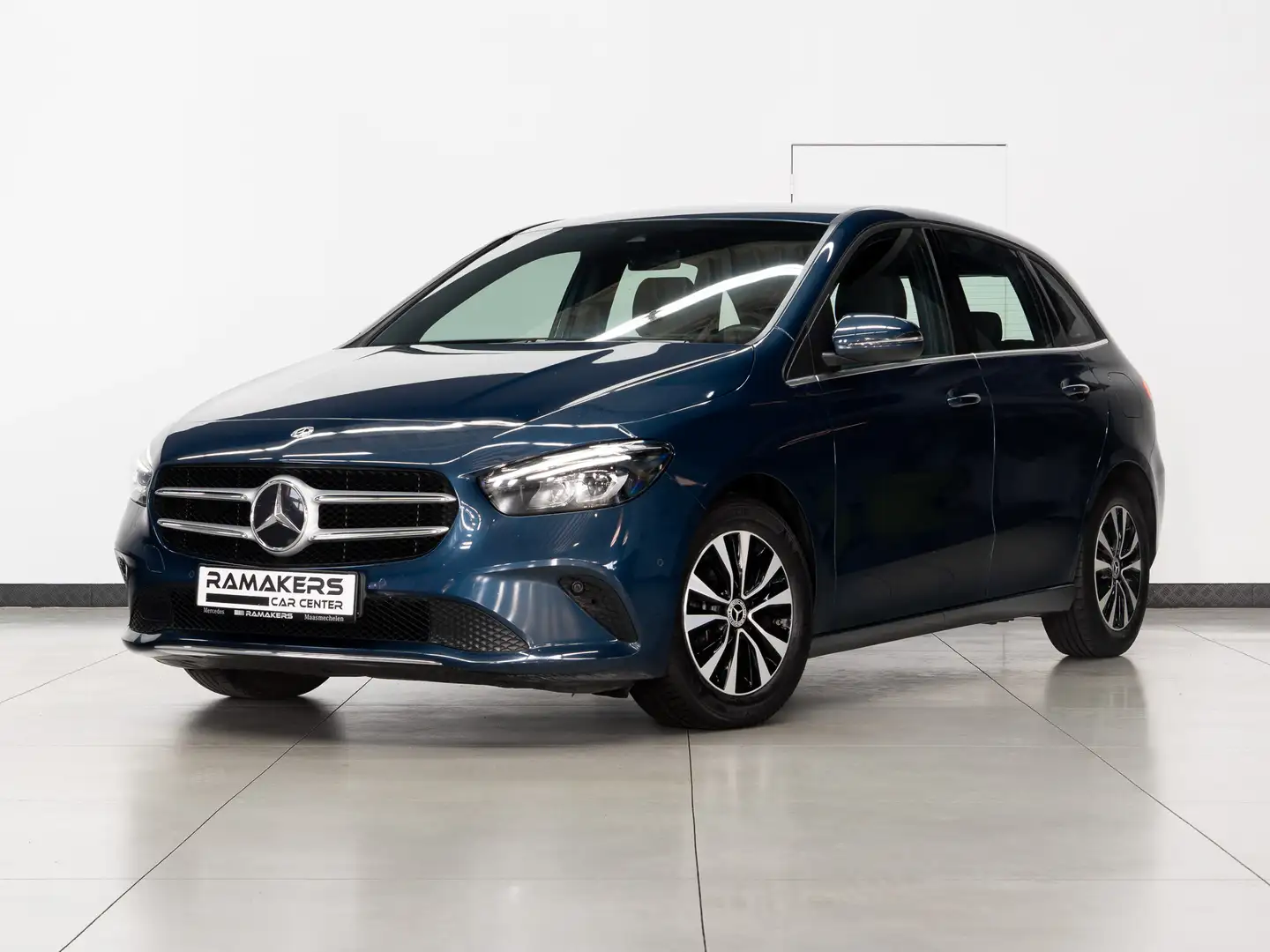 Mercedes-Benz B 180 d Style-line LED Camera Elektr.koffer MBUX Navi Blauw - 1