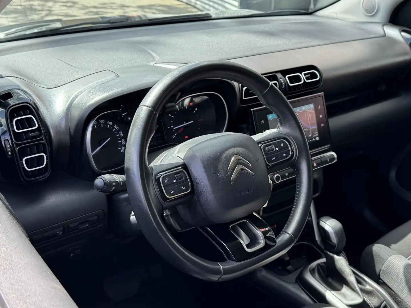 Citroen C3 Aircross 1.2 PureTech S&S Shine - AUTOMAAT I Navigatie / Ap Gris - 2