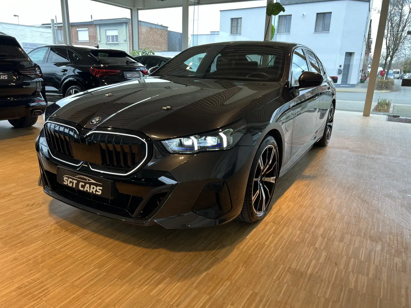 BMW 550 e xDrive Pano-Driving Ass. Prof-Parking plus-ASP Grey - 2