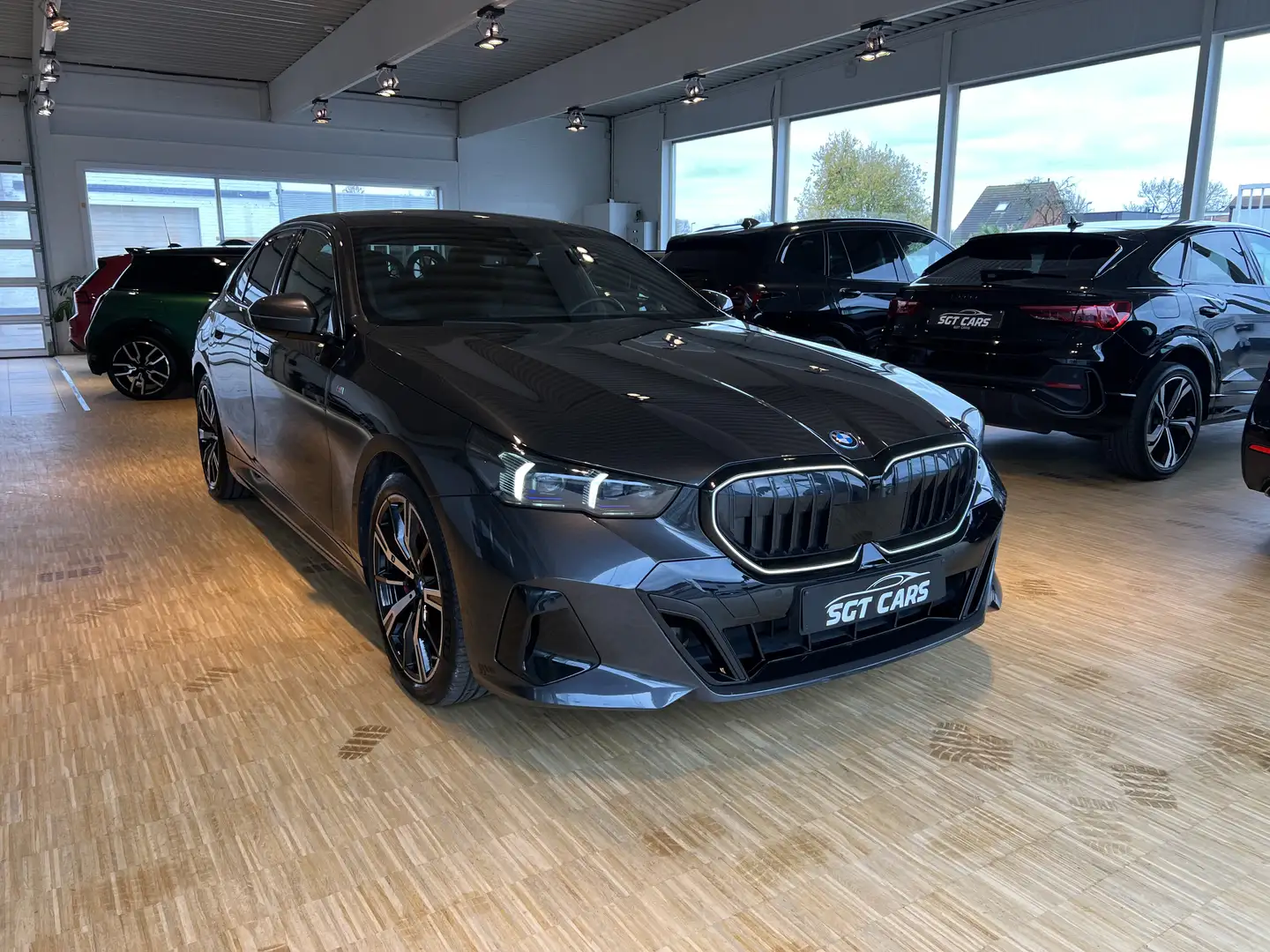 BMW 550 e xDrive Pano-Driving Ass. Prof-Parking plus-ASP Grey - 1