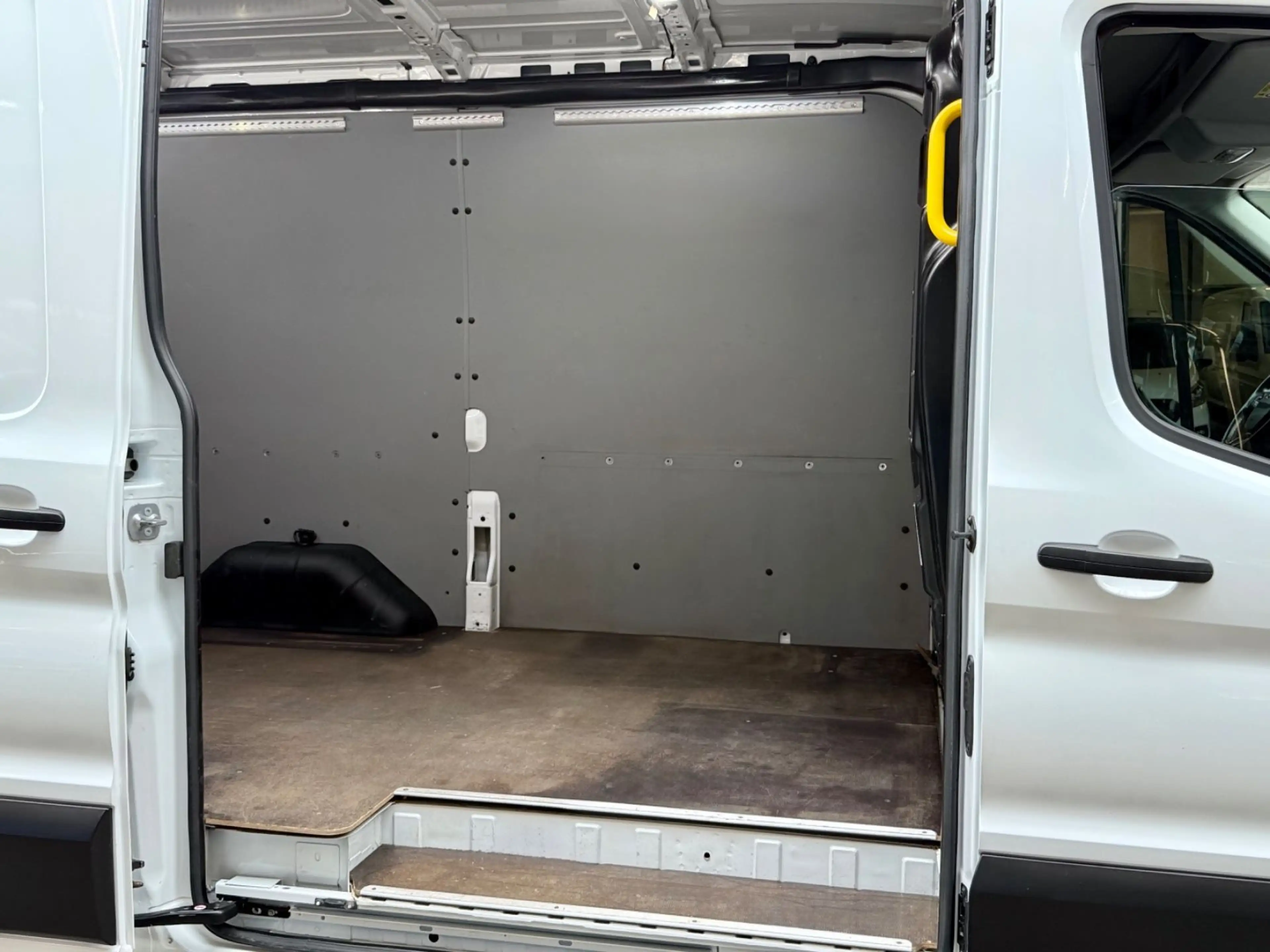 Ford Transit 2.0 D L2H2 4X4 3,5t AHK CAM KLIMA TEMPOM — photo 15
