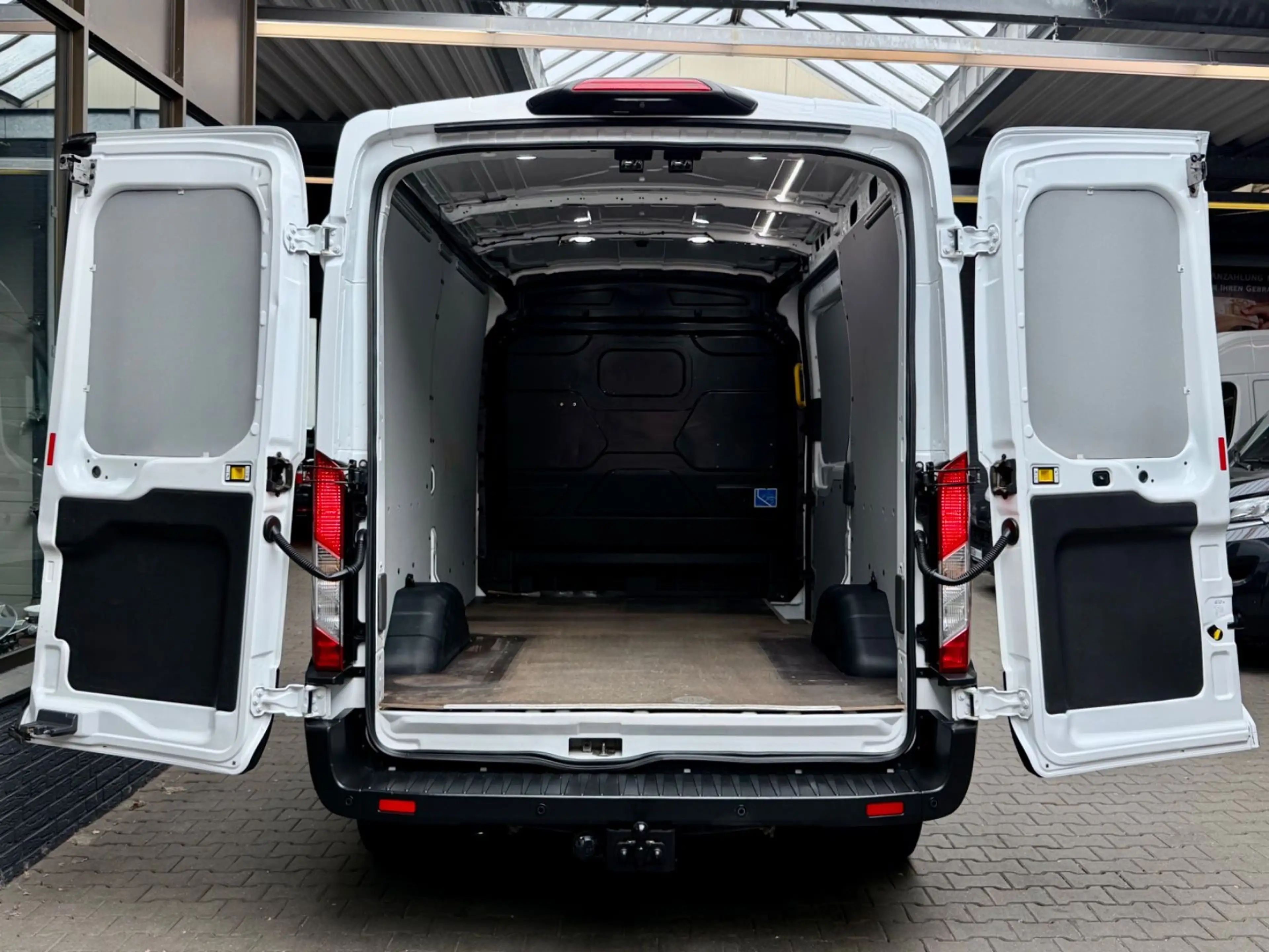 Ford Transit 2.0 D L2H2 4X4 3,5t AHK CAM KLIMA TEMPOM — photo 11