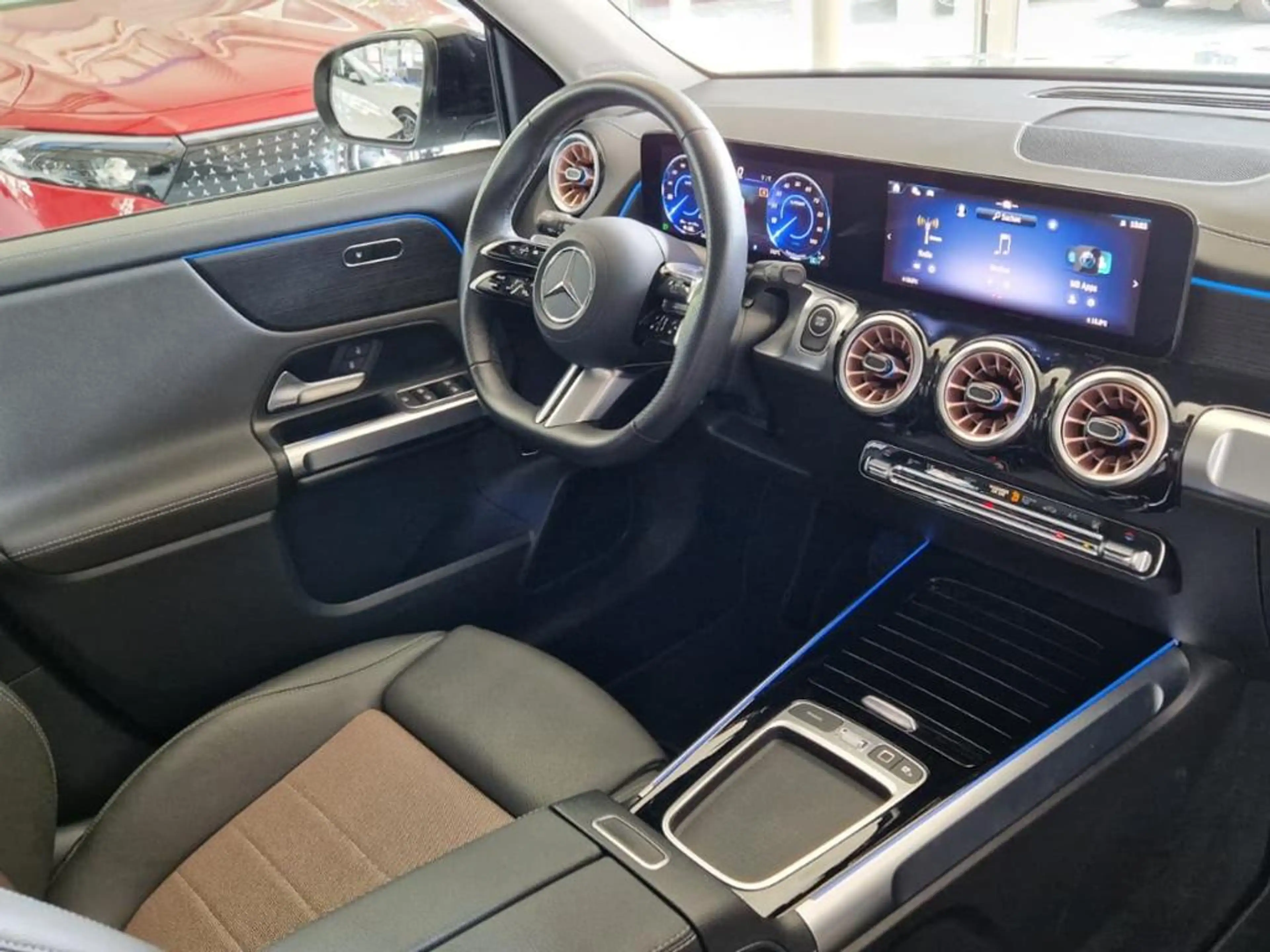 Mercedes-Benz EQB 300 4M ElectricArt Night Pano AHK Distronic — photo 10