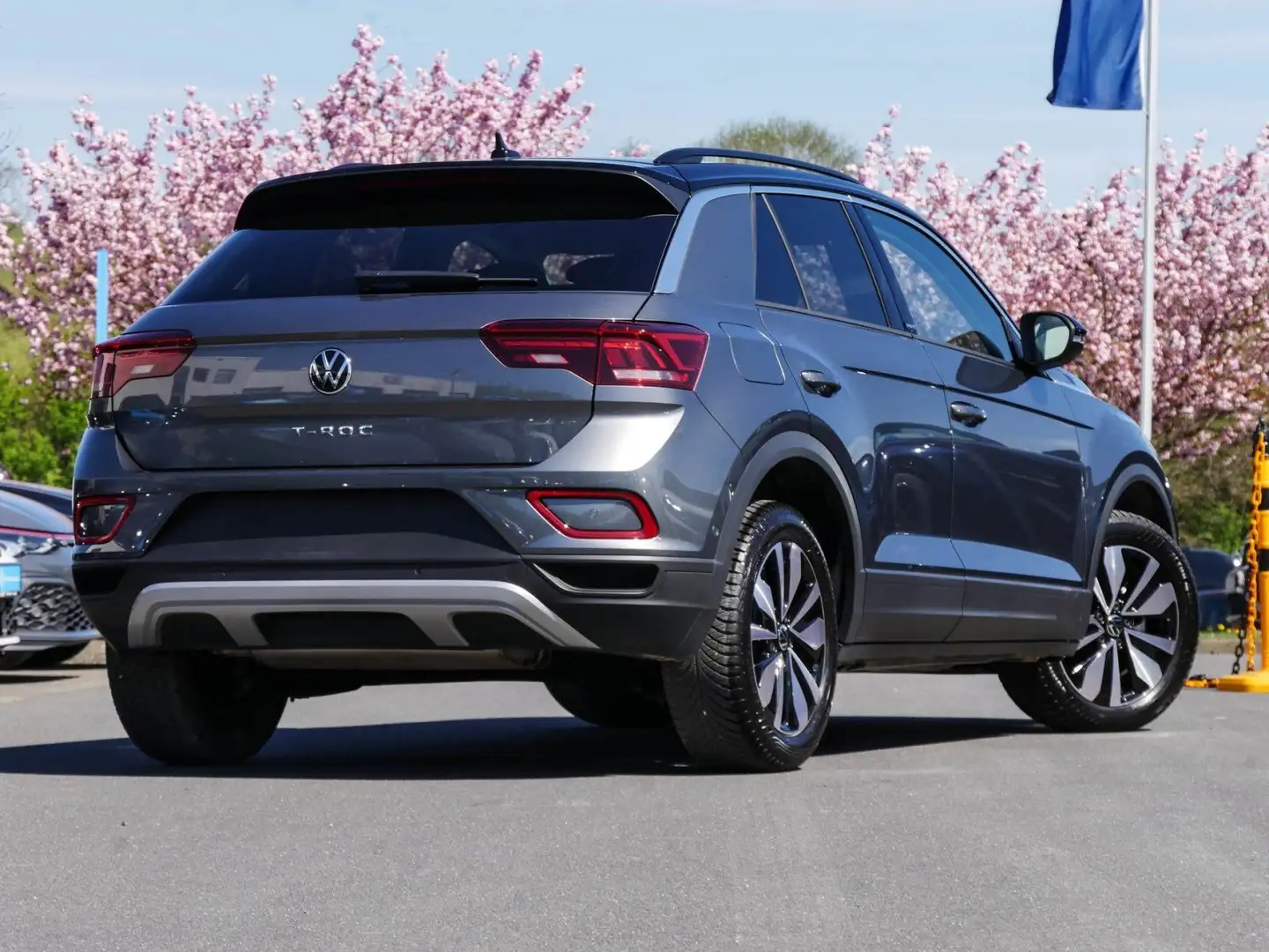 Volkswagen T-Roc MOVE 1.0 TSI mit Anschlussgarantie AHK Nav Gris - 2