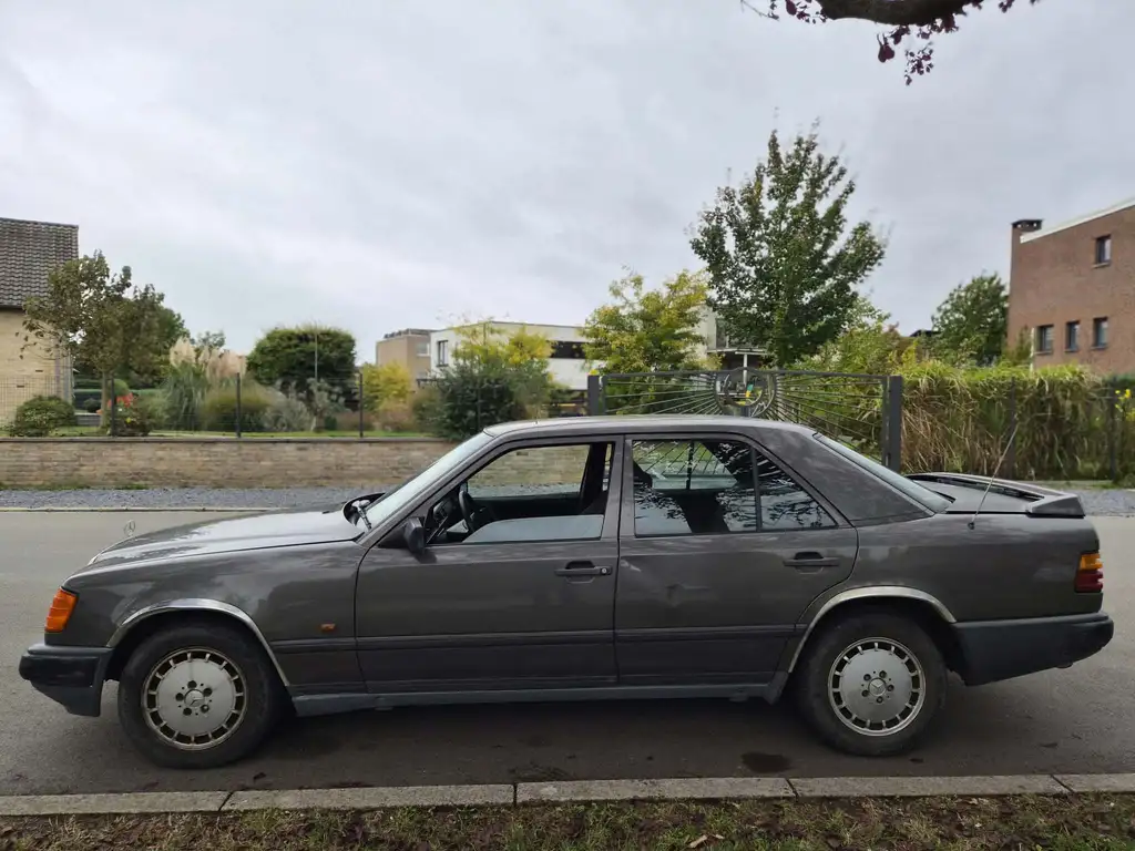 Mercedes-Benz 250 1988 из Европы — купить под ключ