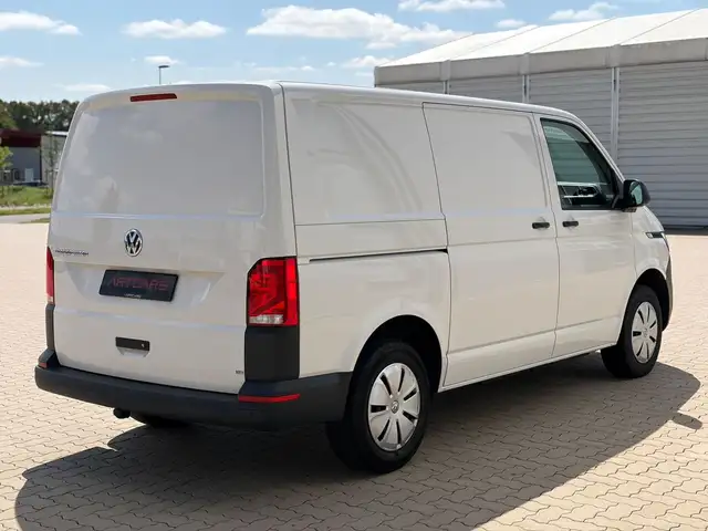 Volkswagen Transporter view 6