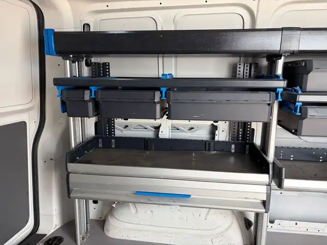 Volkswagen Transporter view 14