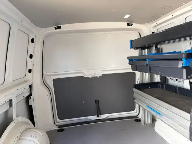 Volkswagen Transporter view 15