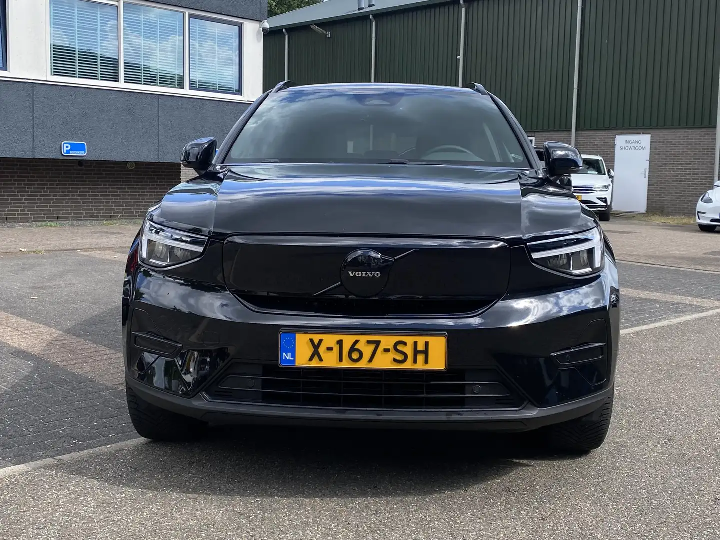 Volvo XC40 Single Motor Extended Range Plus 82 kWh ORIG. NL. Zwart - 2