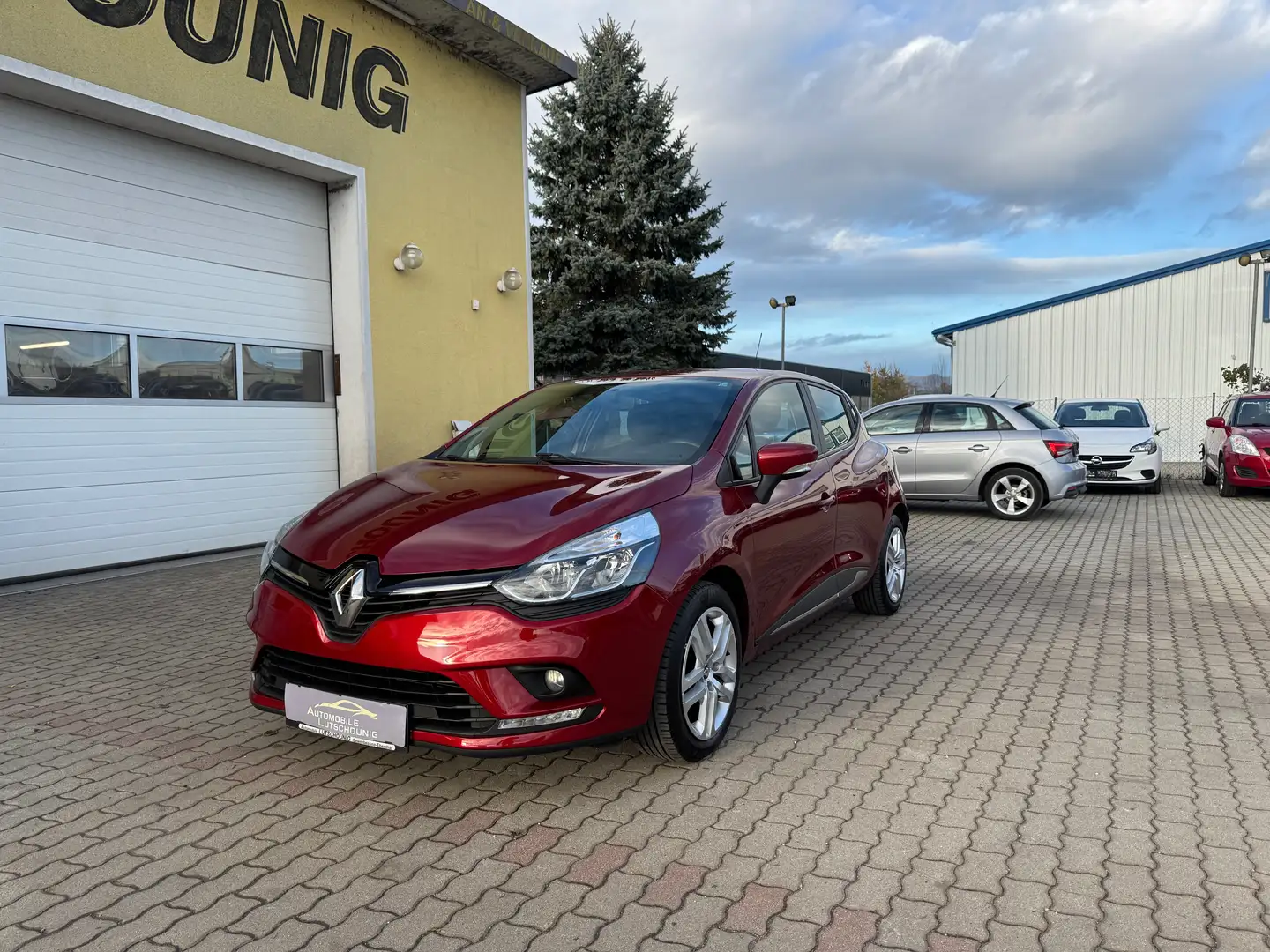 Renault Clio 1,2 Benzin 5 Türig Rot - 2