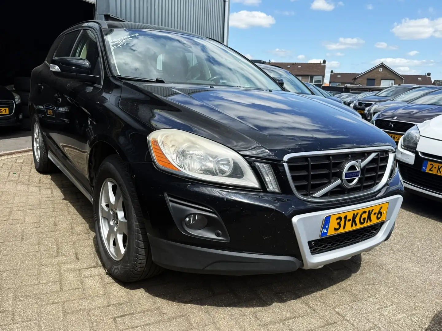 Volvo XC60 2.4D KINETIC NAVI/LEER/DVD/PDC/LMV Zwart - 2