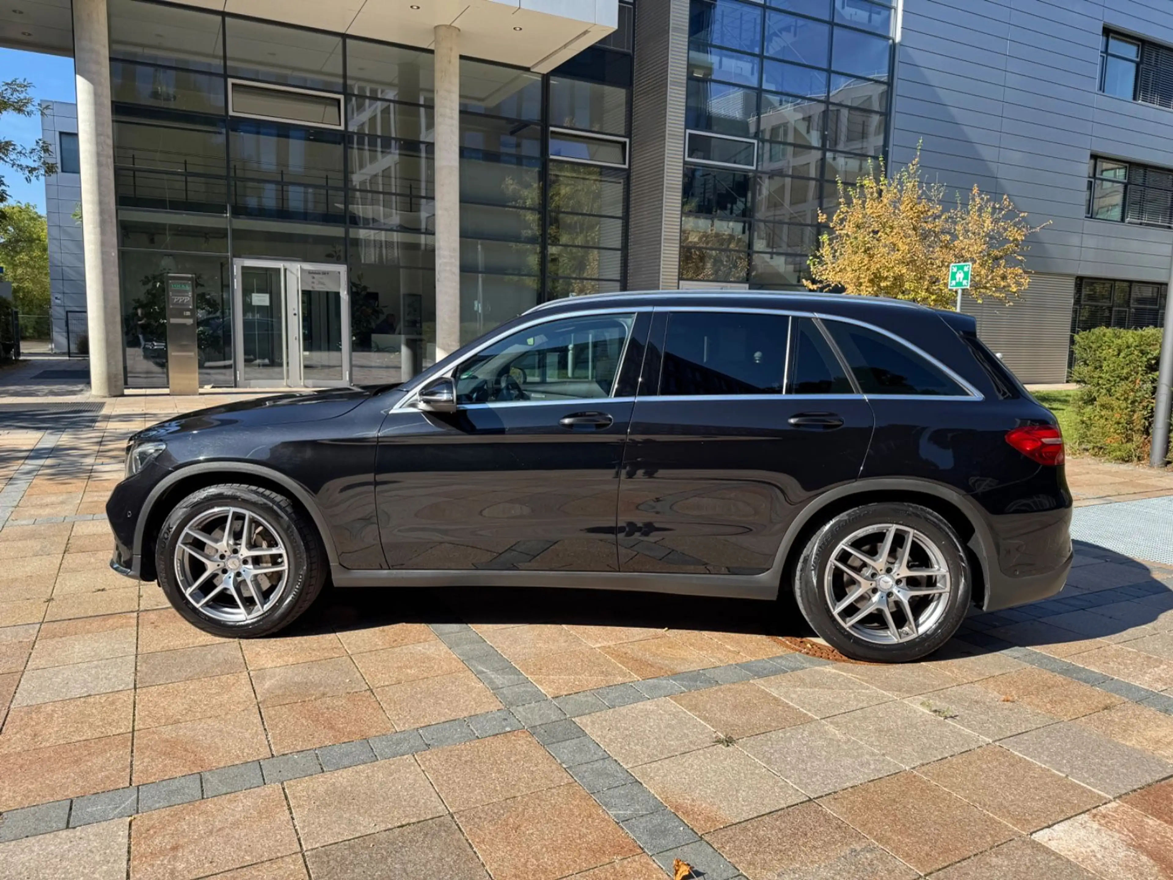 Mercedes-Benz GLC 220 d 4Matic Avantgarde/AMG-Line — photo 8
