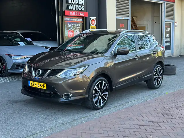 2015 Nissan Qashqai in Brown for sale
