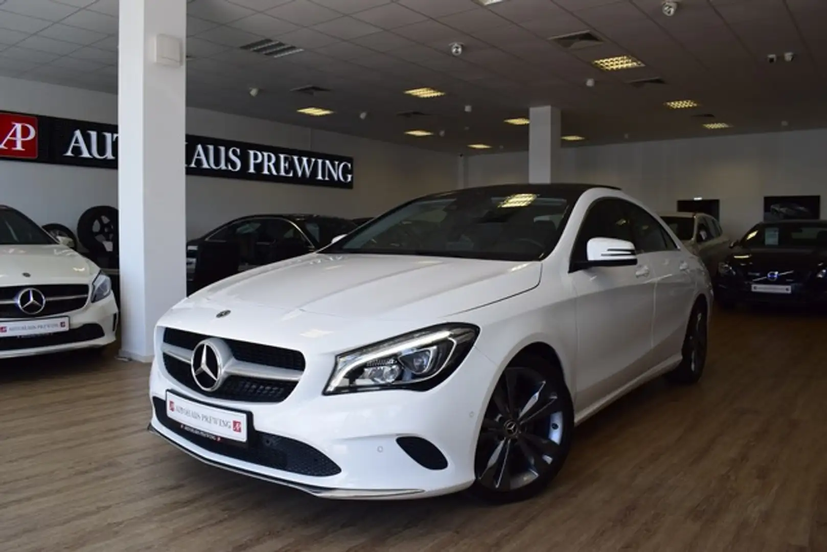 Mercedes-Benz CLA 200 URBAN NAVI/ PANO/ LED/ KAMERA/ 2.BESITZ Blanc - 1